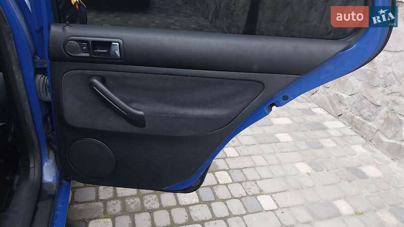 Хетчбек Volkswagen Golf 1999 в Ходореві