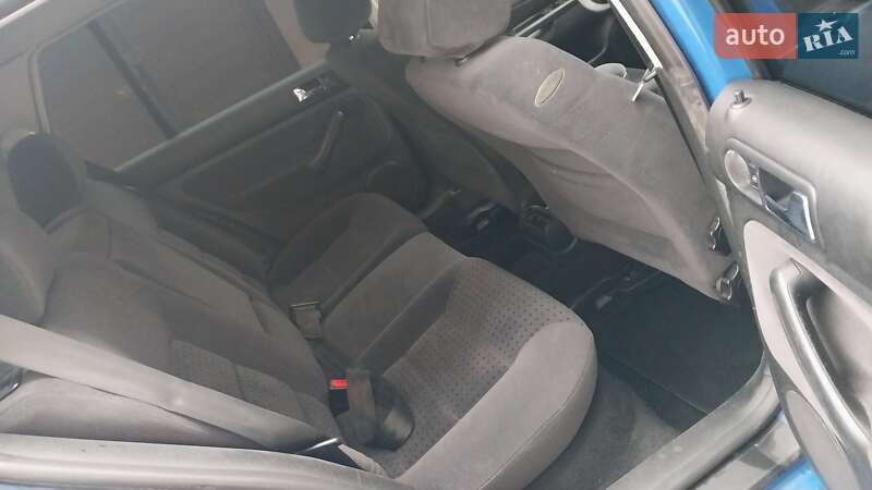 Хетчбек Volkswagen Golf 1999 в Ходореві