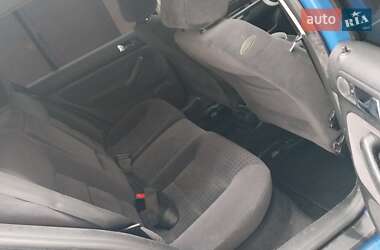 Хэтчбек Volkswagen Golf 1999 в 
