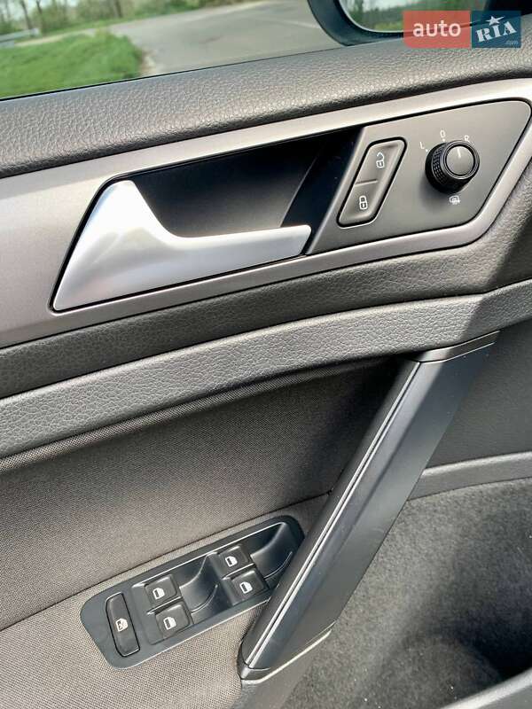 Универсал Volkswagen Golf 2014 в Киеве