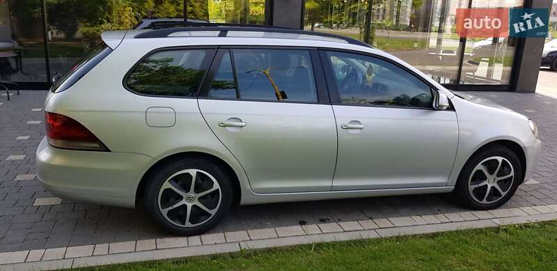 Універсал Volkswagen Golf 2011 в Ужгороді