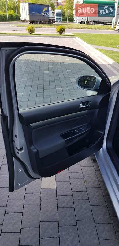 Універсал Volkswagen Golf 2011 в Ужгороді