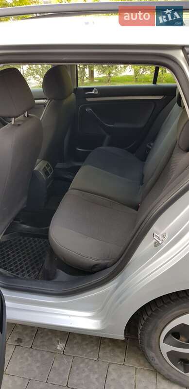 Універсал Volkswagen Golf 2011 в Ужгороді