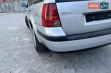 Універсал Volkswagen Golf 2000 в Луцьку