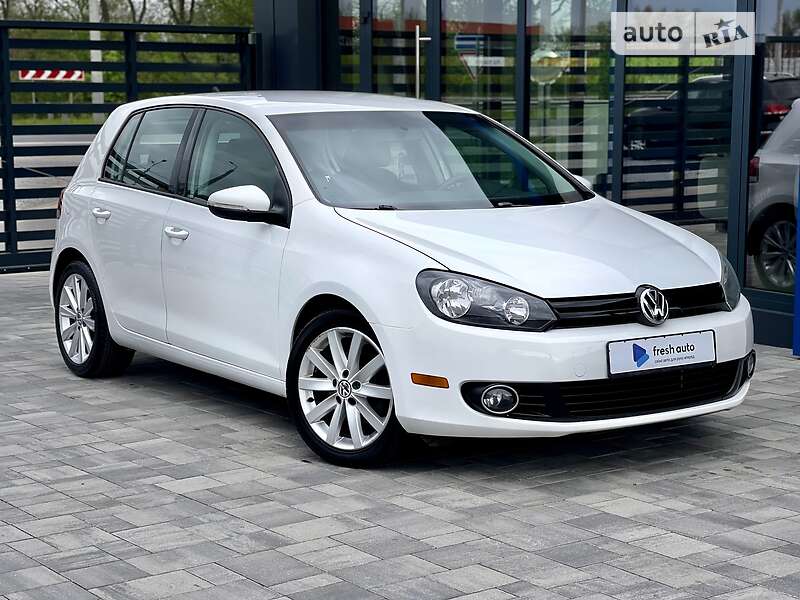 Хэтчбек Volkswagen Golf 2011 в 