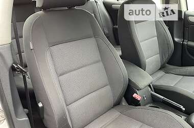 Хэтчбек Volkswagen Golf 2011 в 