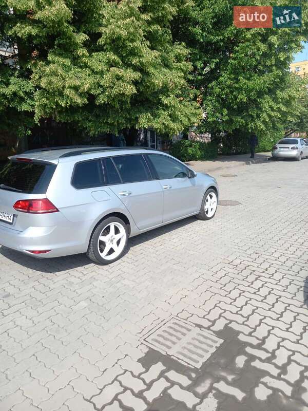Універсал Volkswagen Golf 2015 в Ужгороді