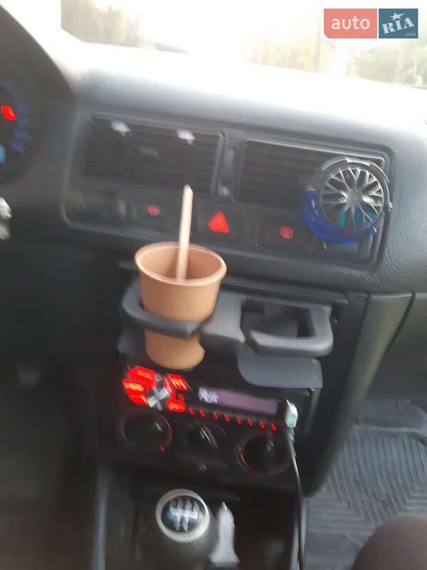 Хэтчбек Volkswagen Golf 2001 в Коростышеве