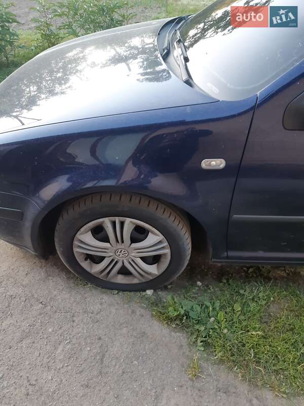 Хэтчбек Volkswagen Golf 2001 в Коростышеве