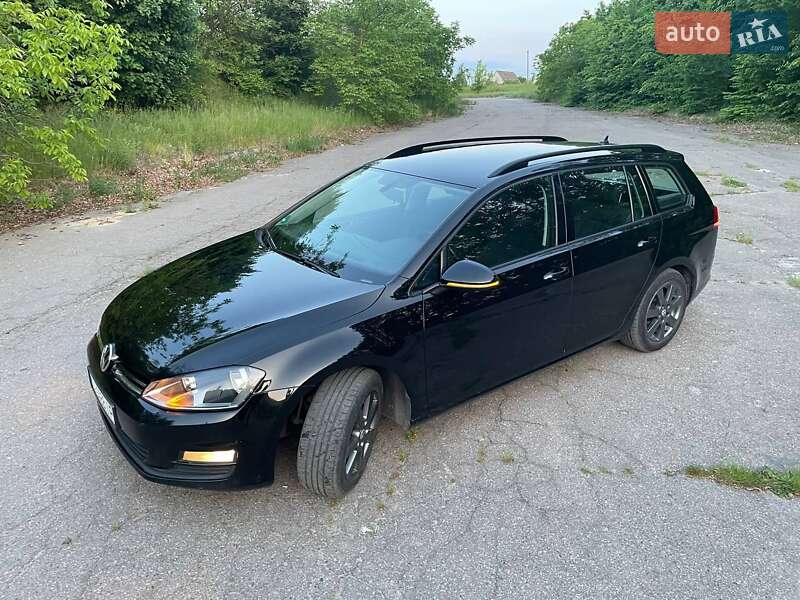 Универсал Volkswagen Golf 2015 в Ирпене