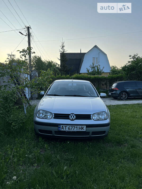 Хетчбек Volkswagen Golf 1999 в Києві