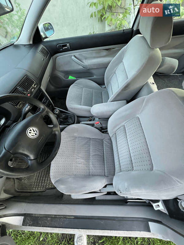 Хетчбек Volkswagen Golf 1999 в Києві