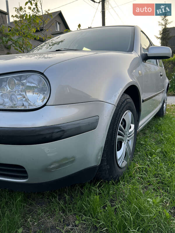 Хетчбек Volkswagen Golf 1999 в Києві
