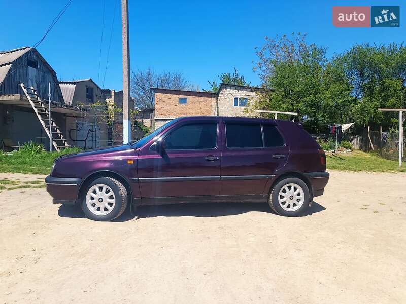 Хетчбек Volkswagen Golf 1994 в Тарутиному