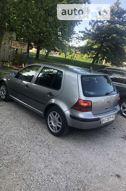 Хэтчбек Volkswagen Golf 2003 в Берегово