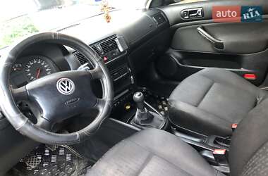 Хетчбек Volkswagen Golf 2002 в Києві