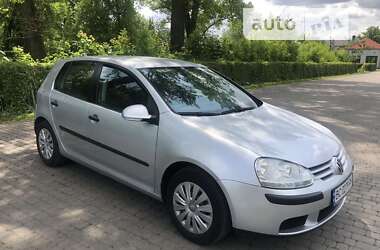 Хэтчбек Volkswagen Golf 2005 в Городке