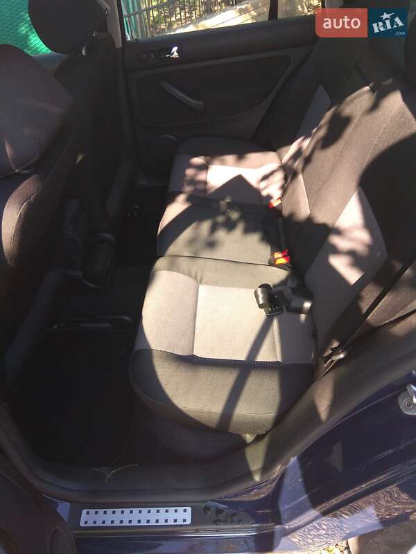 Универсал Volkswagen Golf 2002 в Прилуках