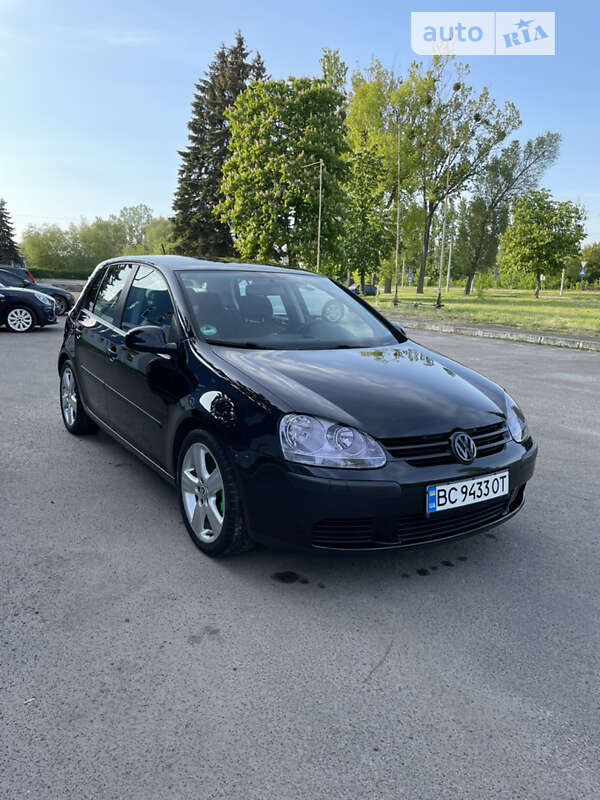 Хэтчбек Volkswagen Golf 2005 в Львове