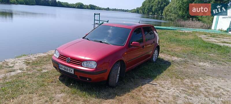 Хетчбек Volkswagen Golf 1998 в Попільні