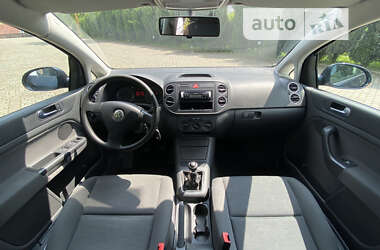 Хэтчбек Volkswagen Golf 2005 в Самборе