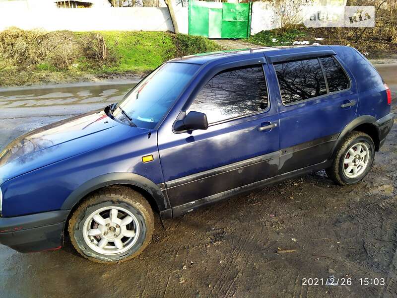 Хэтчбек Volkswagen Golf 1993 в 