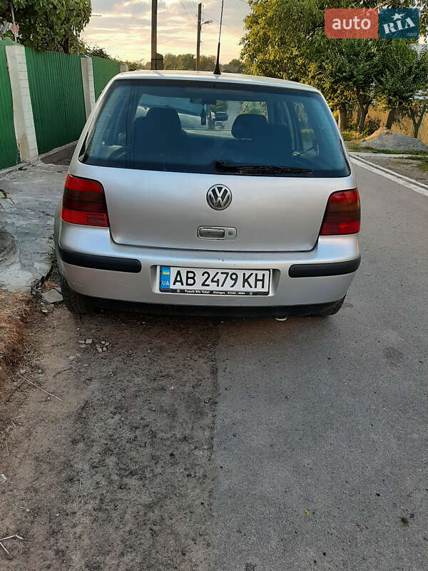 Хетчбек Volkswagen Golf 2002 в Вінниці