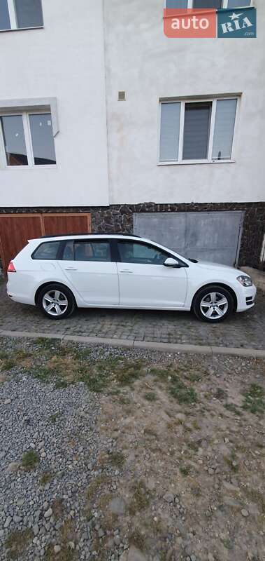 Универсал Volkswagen Golf 2015 в Киеве
