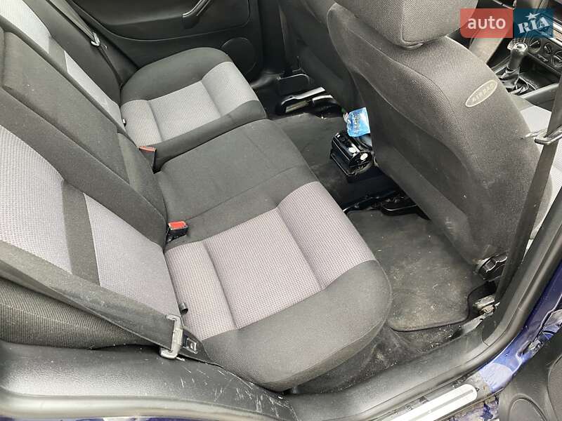 Універсал Volkswagen Golf 2000 в Львові