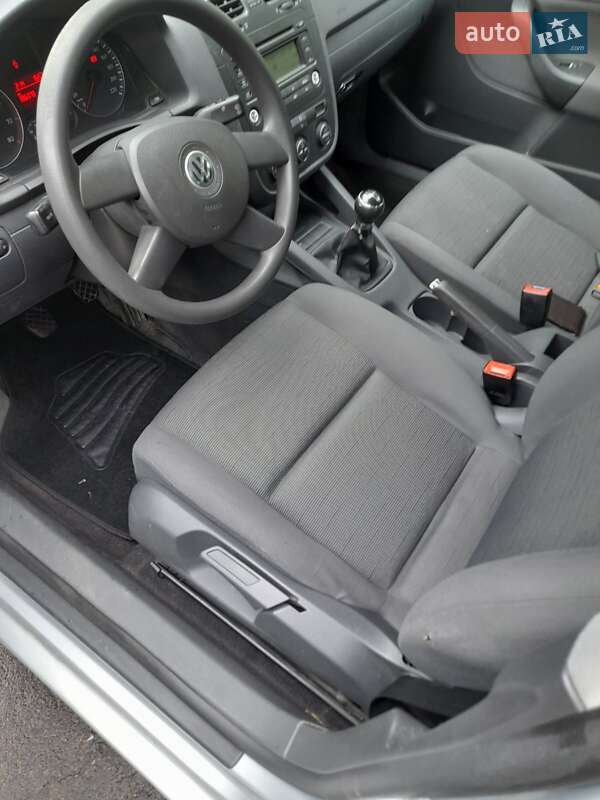 Хетчбек Volkswagen Golf 2005 в Рівному