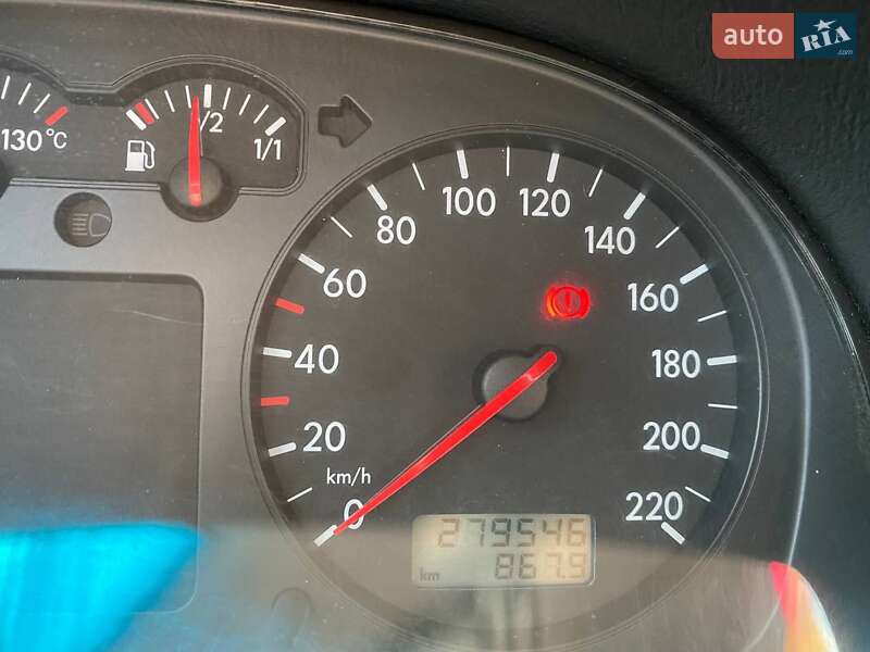 Хетчбек Volkswagen Golf 2003 в Києві