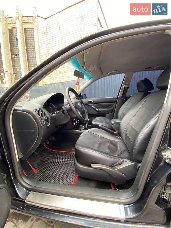 Хетчбек Volkswagen Golf 2003 в Києві