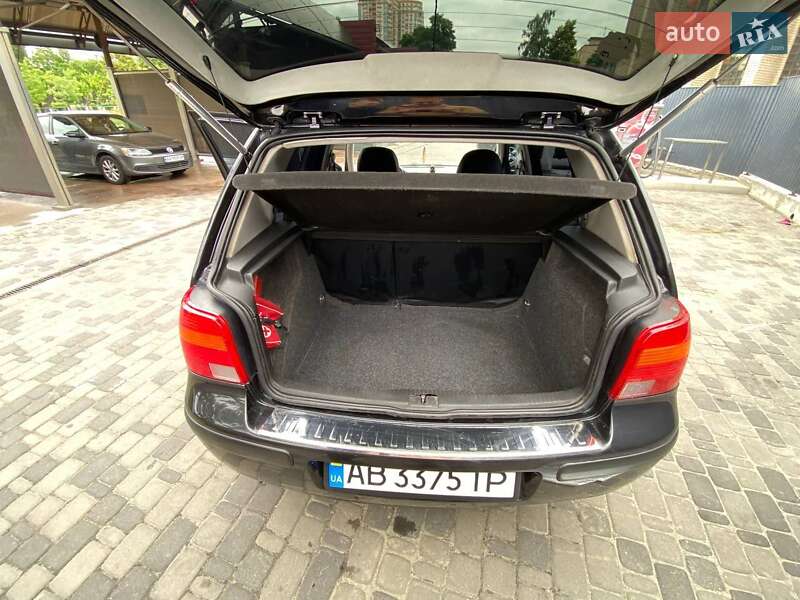 Хетчбек Volkswagen Golf 2003 в Києві