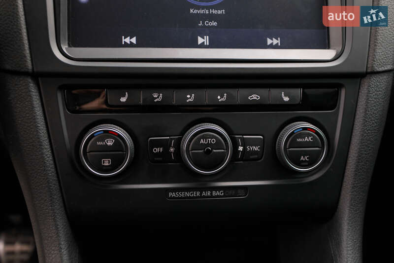 Хетчбек Volkswagen Golf 2012 в Чернівцях