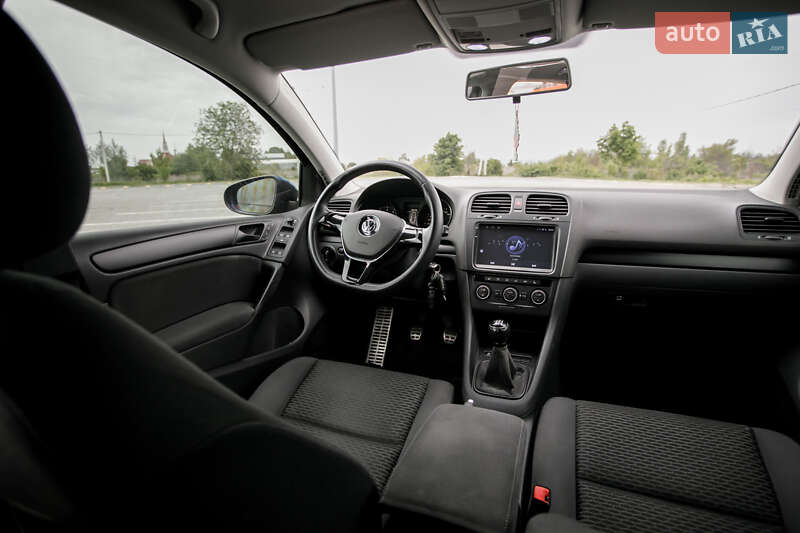 Хетчбек Volkswagen Golf 2012 в Чернівцях