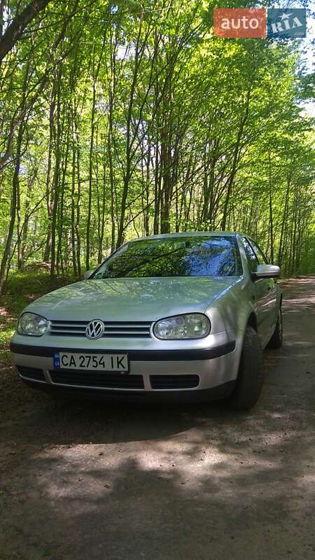 Хетчбек Volkswagen Golf 2001 в Каневі