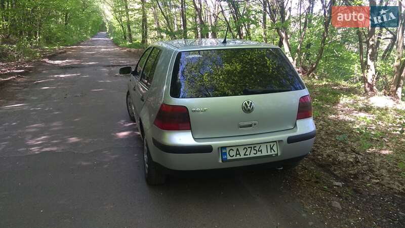 Хетчбек Volkswagen Golf 2001 в Каневі