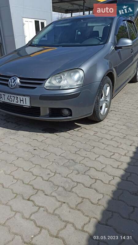 Хетчбек Volkswagen Golf 2005 в Коломиї