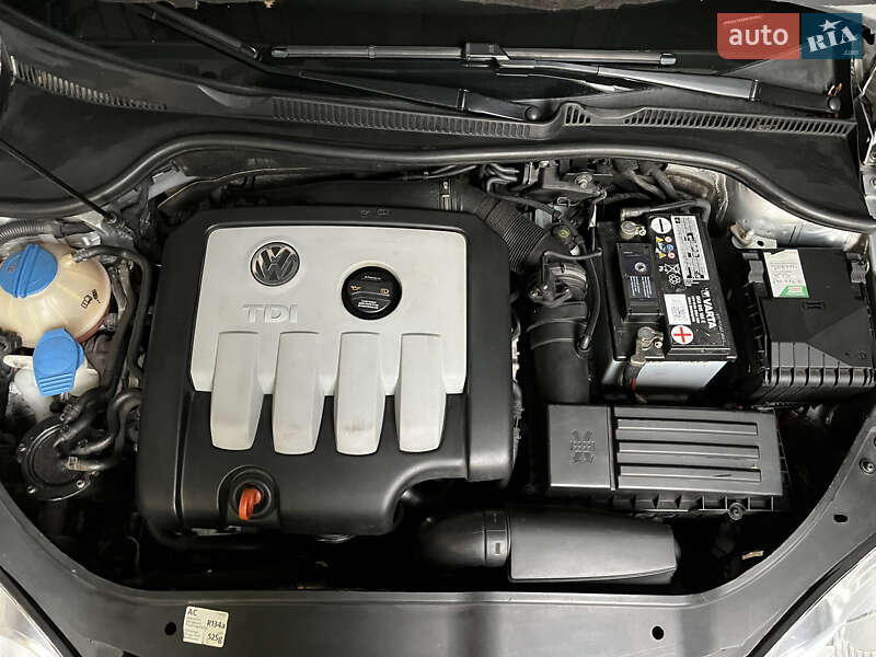 Хэтчбек Volkswagen Golf 2008 в Ровно