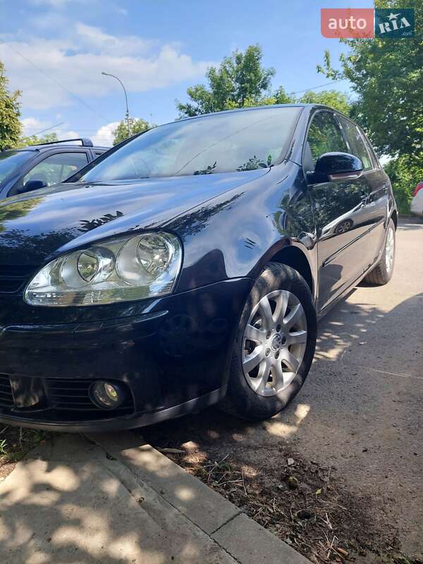 Хетчбек Volkswagen Golf 2007 в Ужгороді