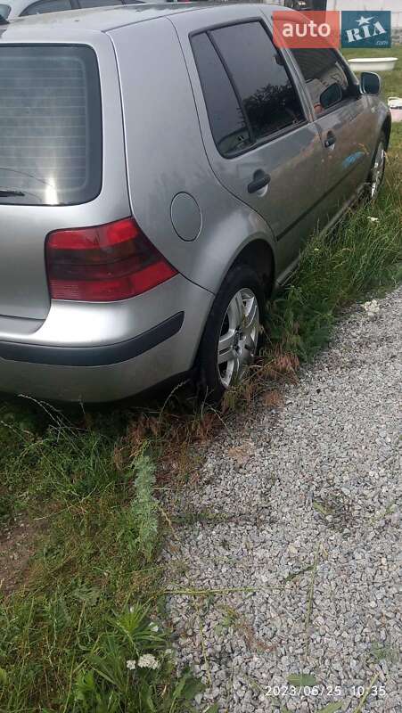 Хетчбек Volkswagen Golf 2001 в Житомирі