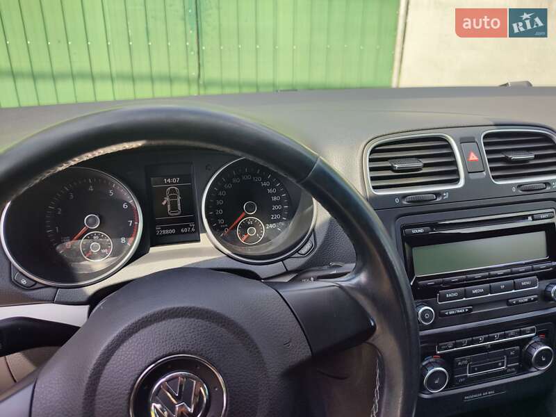 Хетчбек Volkswagen Golf 2010 в Чернівцях