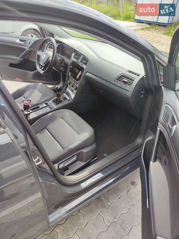 Універсал Volkswagen Golf 2017 в Стрию