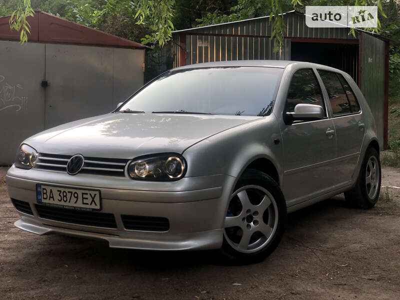 Хэтчбек Volkswagen Golf 2003 в Кропивницком