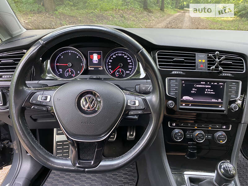 Универсал Volkswagen Golf 2016 в Гайвороне