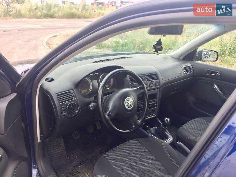 Хетчбек Volkswagen Golf 2002 в Одесі