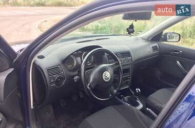 Хэтчбек Volkswagen Golf 2002 в 