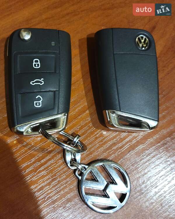 Хэтчбек Volkswagen Golf 2017 в Житомире