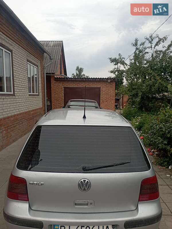 Хетчбек Volkswagen Golf 2003 в Охтирці