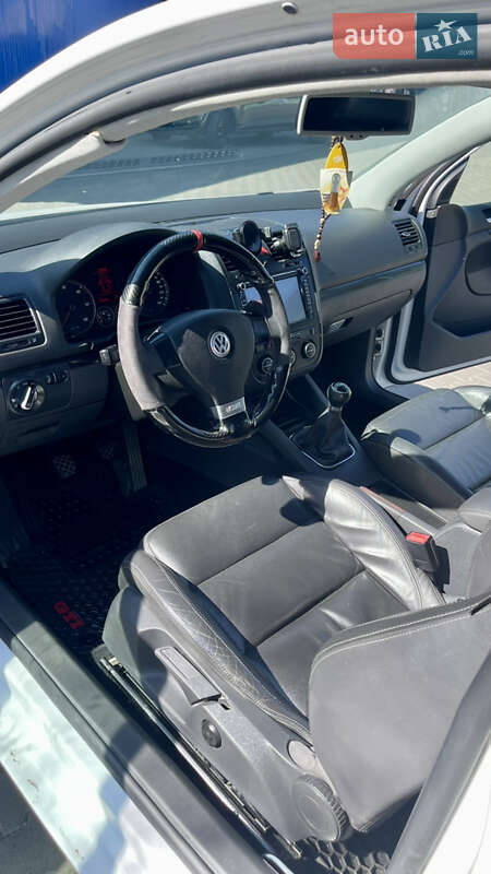 Хэтчбек Volkswagen Golf 2008 в Черновцах